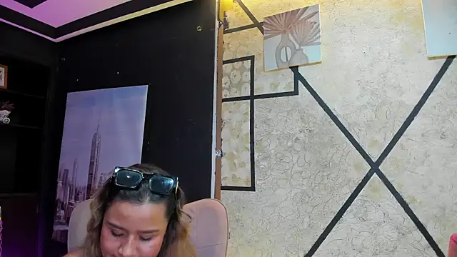 Stripchat Sex Cam for ElaBourn_