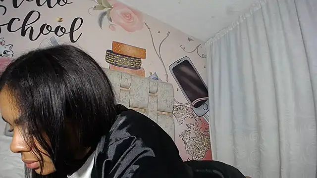 Stripchat Sex Cam for KOURTNEY--