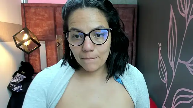 Stripchat Sex Cam for Megan_Milf__