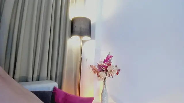 Stripchat Sex Cam for LuciaFerrero