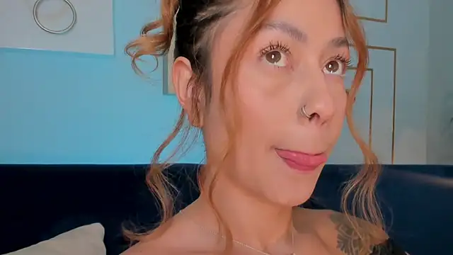 Stripchat Sex Cam for ErikaBenz_