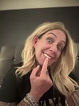 Stripchat Sex Cam for blondebitch2