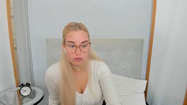 Stripchat Sex Cam for KristyHoney